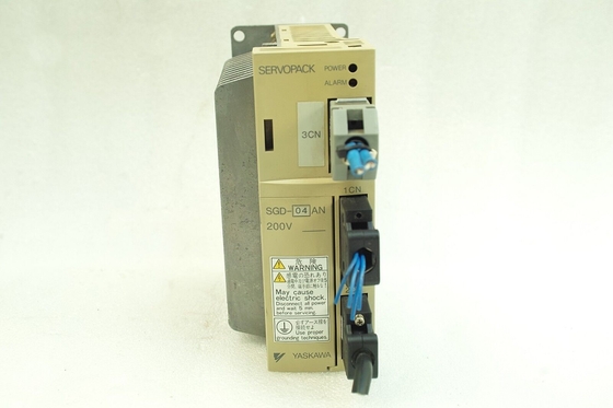 Yaskawa SGD-04AN AC SERVO AMPLIFIER 200-230V 6A 50/60HZ 400W NEW