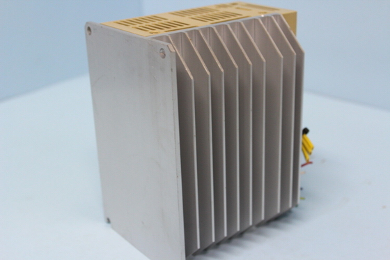 Yaskawa SGD-04ASY53 AC SERVO AMPLIFIER 200-230V 6/3A 50/60HZ NEW