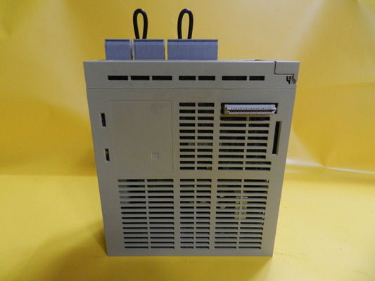 Yaskawa SGDH-05AE AC SERVO AMPLIFIER 200-230V 4/3.8A 0.5KW NEW