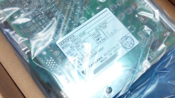 Yaskawa SGDJ-02AP AC SERVO AMPLIFIER 200-230V 3.4A 0.2KW NEW