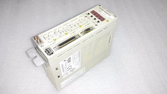 Yaskawa SGDM-02AD-R AC SERVO AMPLIFIER 200-230V 3.4A 0.2KW NEW