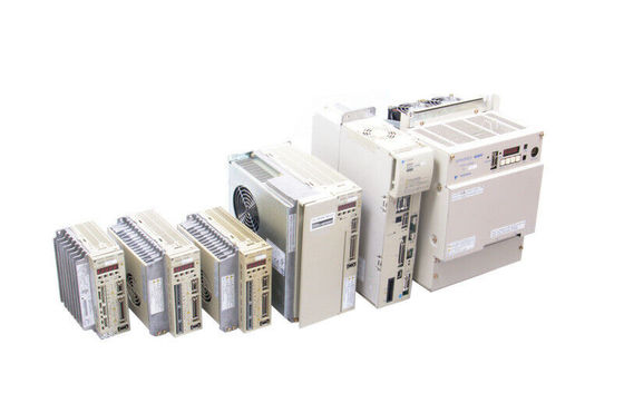 Yaskawa SGDM-04AC-SD2B AC SERVO AMPLIFIER 200-230V 3.4A 0.2KW NEW