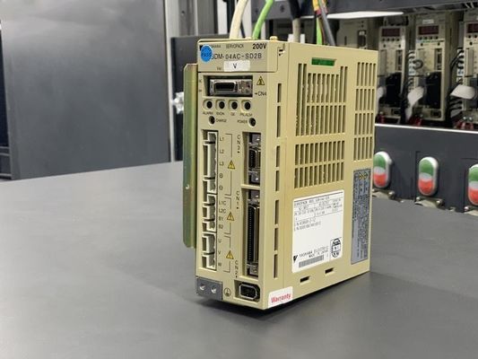 Yaskawa SGDM-04AC-SD2B AC SERVO AMPLIFIER 200-230V 3.4A 0.2KW NEW