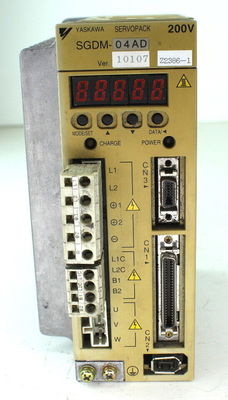 Yaskawa SGDM-04AD AC SERVO AMPLIFIER 200-230V 5.5A 0.4KW NEW