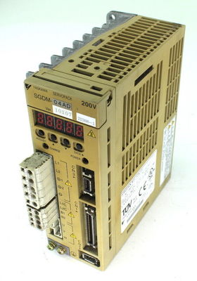 Yaskawa SGDM-04AD AC SERVO AMPLIFIER 200-230V 5.5A 0.4KW NEW