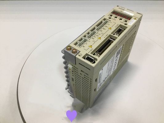 Yaskawa SGDM-04ADAY360 AC SERVO AMPLIFIER 200-230V 5.5A 0.4KW NEW