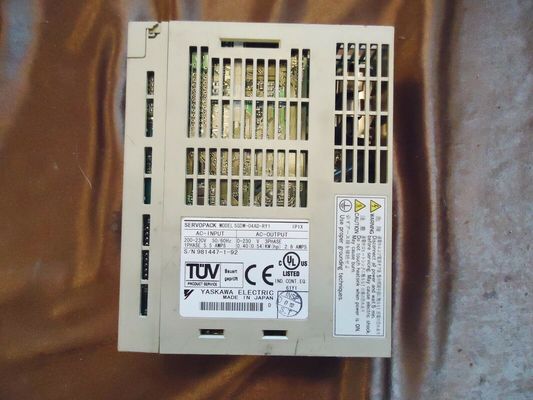 Yaskawa SGDM-04AD-R AC SERVO AMPLIFIER 200-230V 5.5A 0.4KW NEW