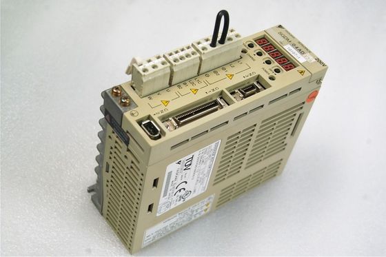 Yaskawa SGDM-04ADY39 AC SERVO AMPLIFIER 200-230V 5.5A 0.4KW NEW