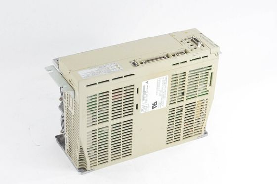 Yaskawa SGDM-08AC-SD2A AC SERVO AMPLIFIER 200-230V 5.5A 0.5KW NEW