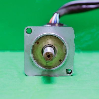 Yaskawa SGM-01A312C AC SERVO MOTOR 200V 0.87A 100W 3000RPM NEW