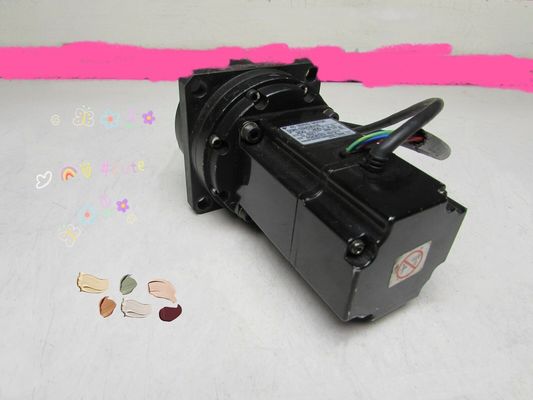 Yaskawa SGM-02A3G16 AC SERVO MOTOR 200W 200V 2A 3000RPM NEW
