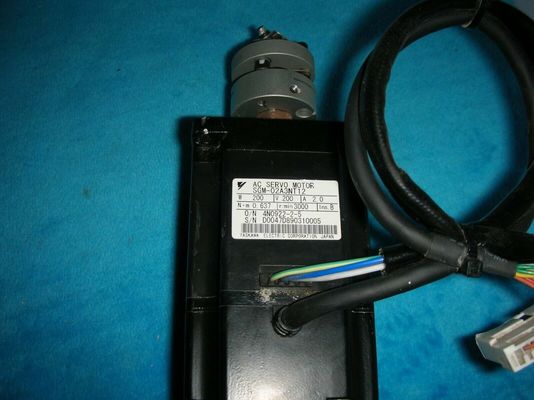 Yaskawa SGM-02A3NT12 AC SERVO MOTOR 200W 200V 2A 3000RPM NEW