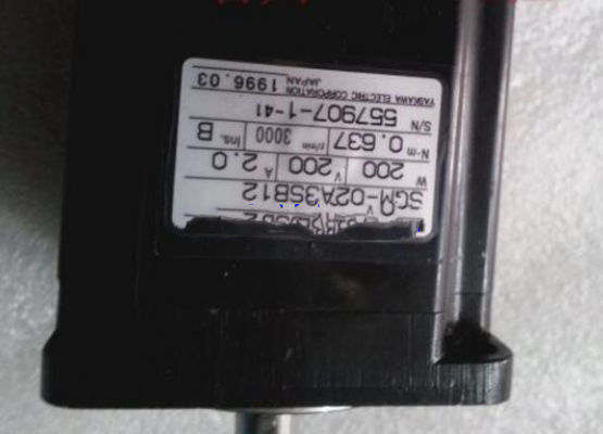 Yaskawa SGM-02A3SB12 AC SERVO MOTOR 200W 200V 2A 3000RPM NEW