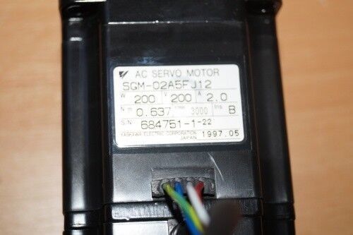 Yaskawa SGM-02A5FJ12 AC SERVO MOTOR 200W 200V 2A 3000RPM NEW