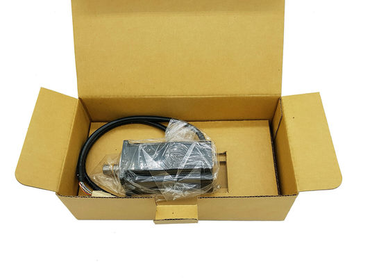 Yaskawa SGM-02AW12 AC SERVO MOTOR 200W 200V 2A 3000RPM NEW