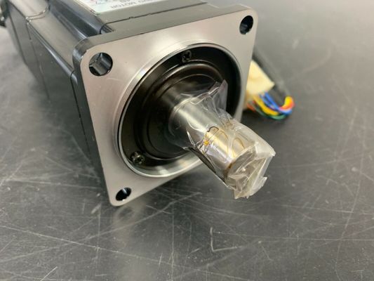 Yaskawa SGM-02U314 AC SERVO MOTOR 200W 200V 2A 3000RPM NEW