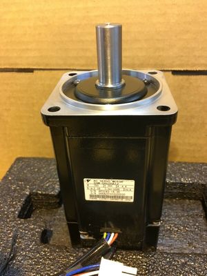 Yaskawa SGM-08A2FJ12 AC SERVO MOTOR 400W 200V 2.6A 3000RPM NEW
