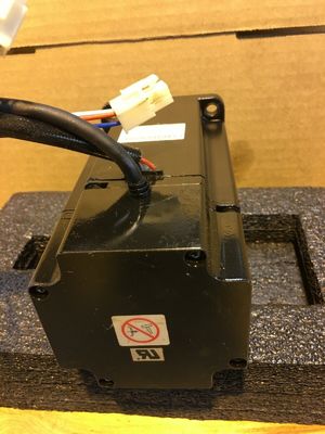 Yaskawa SGM-08A2FJ12 AC SERVO MOTOR 400W 200V 2.6A 3000RPM NEW