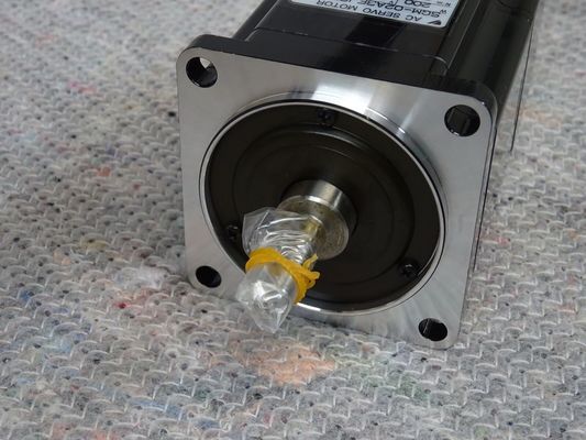 Yaskawa SGM-08A3FJ12 AC SERVO MOTOR 750W 200V 4.4A 3000RPM NEW
