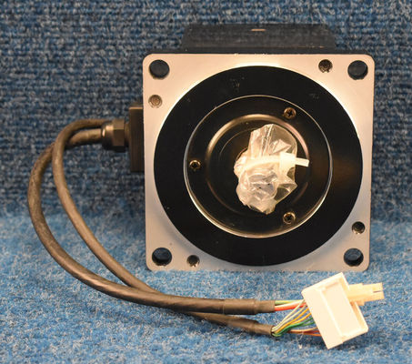 Yaskawa SGM-08A3NT21 AC SERVO MOTOR 750W 200V 4.4A 3000RPM NEW