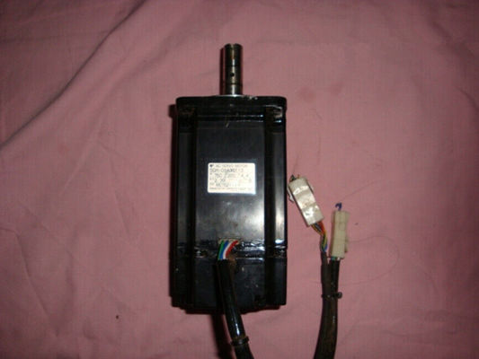 Yaskawa SGM-08A3ST13 AC SERVO MOTOR 750W 200V 4.4A 3000RPM NEW