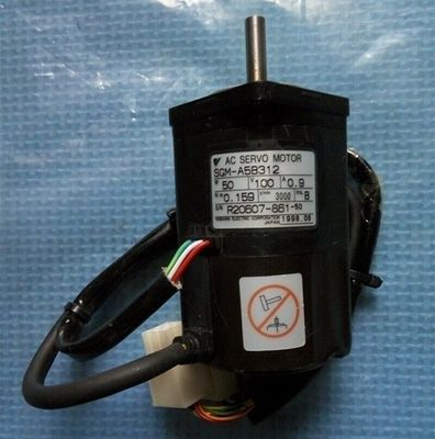 Yaskawa SGM-A5B312 AC SERVO MOTOR 50W 100V 0.9A 3000RPM NEW