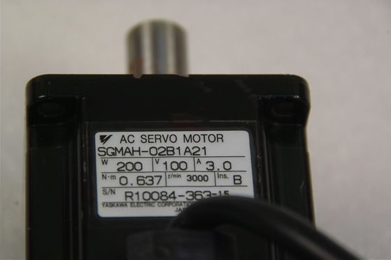 Yaskawa SGMAH-02B1A21 AC SERVO MOTOR 200W 100V 3A 3000RPM NEW