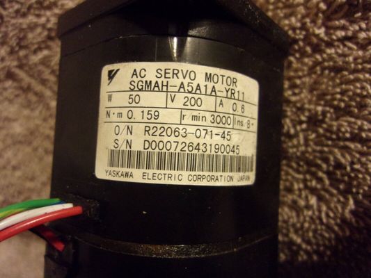 Yaskawa SGMAH-A8A1A-YR31 AC SERVO MOTOR 50W 200V 3000RPM 0.64A NEW