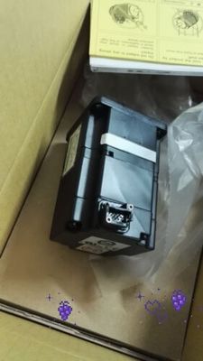 Yaskawa SGMAS-02ACABC AC SERVO MOTOR 200W 200V 3000RPM 1.9A NEW