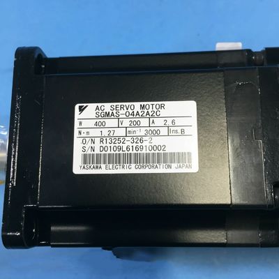 Yaskawa SGMAS-04A2A2C AC SERVO MOTOR 400W 200V 3000RPM 2.6A NEW