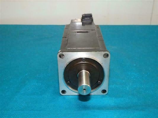 Yaskawa SGMAS-04A2A2C-Y2 AC SERVO MOTOR 400W 200V 3000RPM NEW