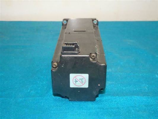 Yaskawa SGMAS-04A2A2C-Y2 AC SERVO MOTOR 400W 200V 3000RPM NEW