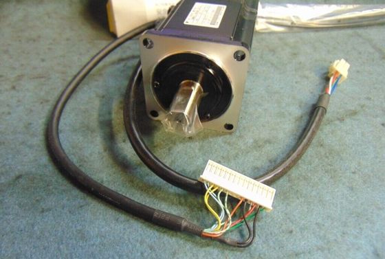 Yaskawa SGMAS-04AGA-SU12 AC SERVO MOTOR 400W 200V 3000RPM 2.6A NEW