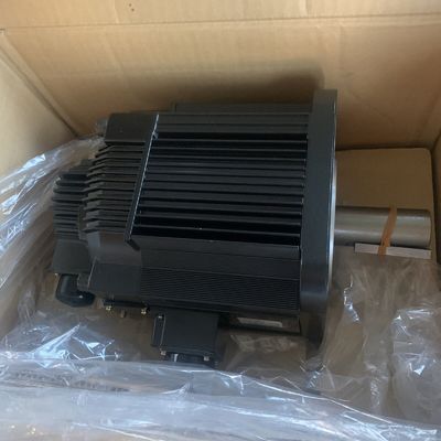Yaskawa SGMG-44V2AB AC Servo Motor 32.8A 4.4KW 1500RPM 200V NEW