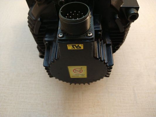 Yaskawa SGMG-44V2AB AC Servo Motor 32.8A 4.4KW 1500RPM 200V NEW