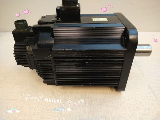 Yaskawa SGMG-44V2AB AC Servo Motor 32.8A 4.4KW 1500RPM 200V NEW