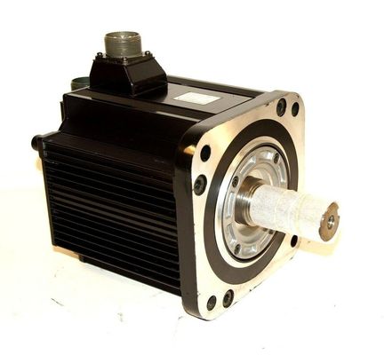 Yaskawa SGMG-55A2A AC Servo Motor 32.8A 5.5KW 1500RPM 200V NEW