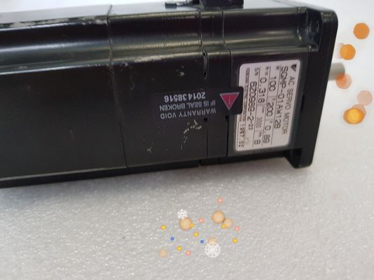 Yaskawa SGMP-01AW12B AC SERVO MOTOR 0.89A 100W 3000RPM 200V NEW