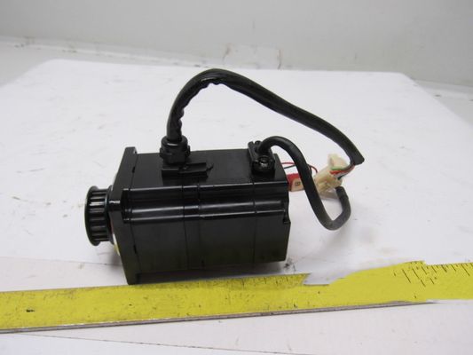 Yaskawa SGMPH-02A1AGB01 AC SERVO MOTOR 200W 3000RPM 200V 2A NEW