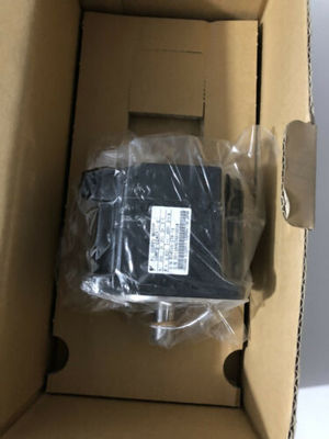 Yaskawa SGMPS-02ACA21 AC SERVO MOTOR 200W 3000RPM 200V 2A NEW