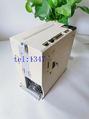 Yaskawa SGD7S-200A00A002 SERVO DRIVE 380-480VAC NEW