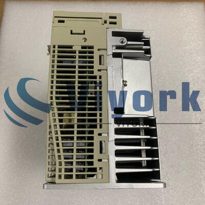 Yaskawa SGDH-30DE SERVOPACK DRIVE 3KW 3PH 480VAC NEW